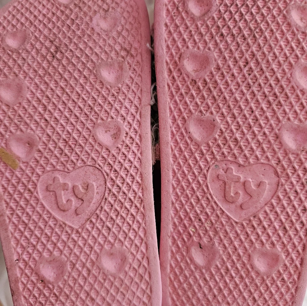 Bundle of slippers / sandals for kids!